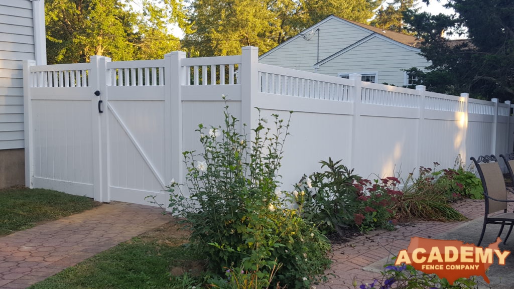 Spindle PVC Fence vinyl closed top white privacy