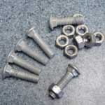 Chainlink fittings: Galvanized nuts and bolts