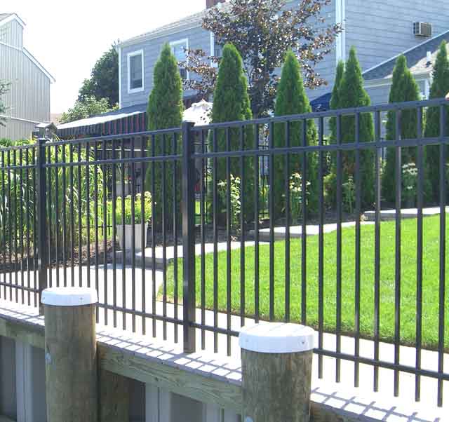 OnGuard Ornamental Aluminum Fence Residential - Bunting